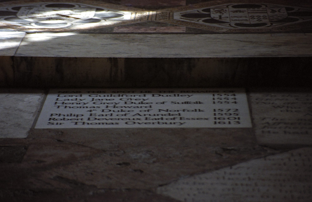 Plaque commemorating Jane, Guildford, Henry, Duke of Suffolk and others in St Peter ad Vincula. (c) Lara Eakins